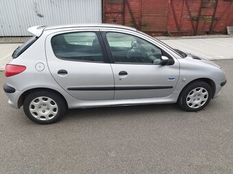 Peugeot 206.1.4 HDI.rok 2002 - 3