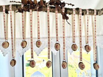 Veselé Vánoce- ručně vyšívané skořápky k zavěšení - 3