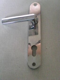 Bezpečnostní dveřní kování a přídavný zámek FAB - 3