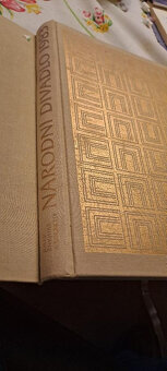 2 staré knihy   Náš hrad a Národní divadlo - 3