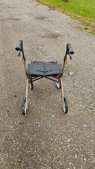 Prodám téměř nepoužívané chodítko - 3