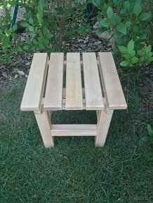 Ručně vyráběna malá stolička - 3