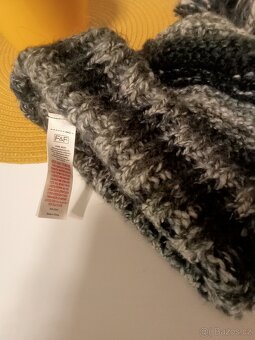 Čepice s bambulí zn. F+F. - 3