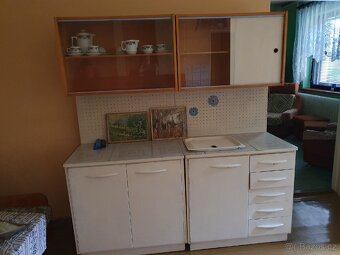 Staré kredence, nábytek do obýváku, kuchyňský nábytek - 3