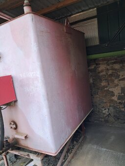 Nádrž na naftu - 3
