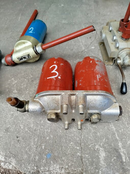 hydraulické filtry a rozvaděč - 3