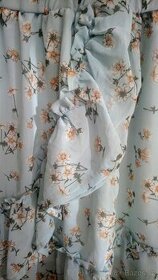 Nová sukně Cropp s květinovým potiskem - 3