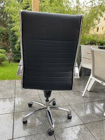 Kvalitní kožená otočná židle - 3