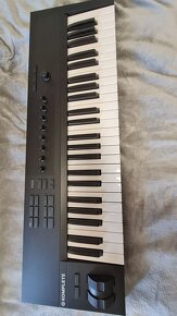 Prodám MIDI klávesy Native Instruments Komplete Kontrol A49 - 3