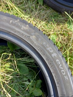 235/45R18 - 3