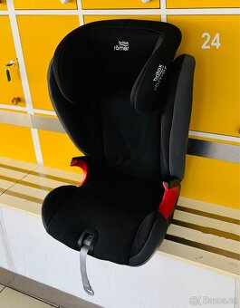 TOP stav - autosedačka Britax Römer KIDFIX SL (15-36 kg) - 3