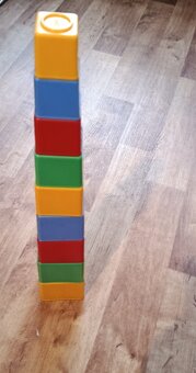 Retro pyramida z kostek – značka Směr - 3