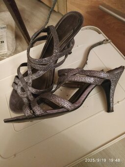 Prodám stříbrné společenské boty - 3