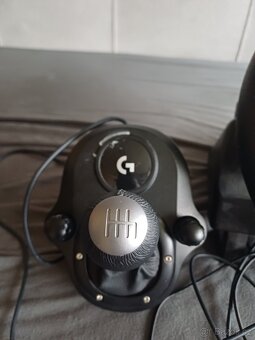 Herní volant Logitech G920 + pedály + řadicí páka - 3