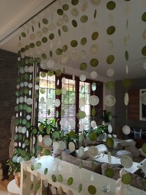 Dělící stěna, dekorativní závěs ze zeleno bílých mušlí - 3