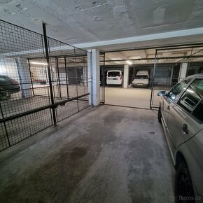 Prodej uzamykatelného garážového stání v Brně-Králově Poli - 3