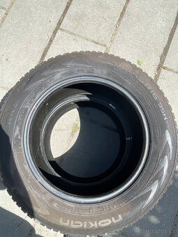 Dvě zimní pneu Nokian 205/65/16 - 3