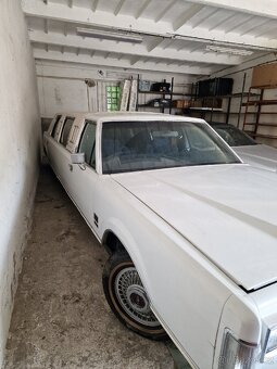 Lincoln town car - 3