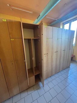 Prodám použité šatní skříně - 3