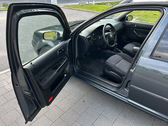 VW Golf 1,6i 77kW Klimatizace, Tažné zařízení - 3