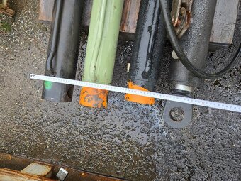 PRODÁM: velká Hydraulické pístnice, válce, píst - 3
