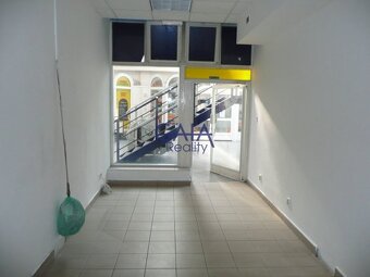 Prostějov - Pronájem obchodního prostoru v pasáži Hloučela - 3