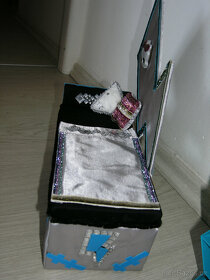 Frenkie postel pro monster high - 3