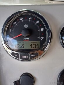 Kajutová loď Viking 22 6,7x2,4m motor150mth vozík 2,7t - 3