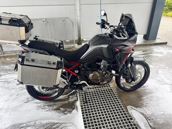 Honda Africa Twin 1100 - 3