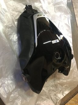 Honda CB 1000 R nádrž - 3