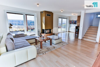 Prostorný dům 238 m2, 5+kk, pozemek 1269 m2, Radějovice, - 3