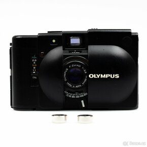 Olympus XA, objektiv Zuiko 35mm 2,8 - 3