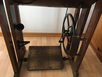 Starožitný šicí stroj Bobbin - 3
