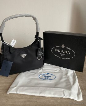 Prada Re-edition 2000 kabelka s krabicou - 3