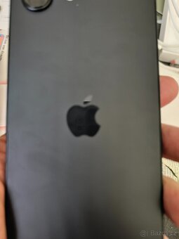 iPhone 16e - 3