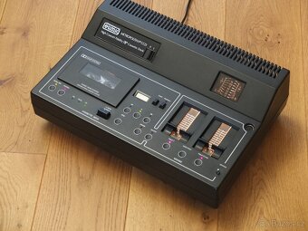 Eumig Metropolitan CCD Stereo kazetový magnetofon (1977) - 3