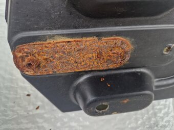 BMW e30 držák baterky do kufru - 3