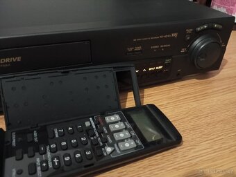 Špičkové Hi-Fi video Panasonic NV-HD101 s Jog-Shuttle kolečk - 3