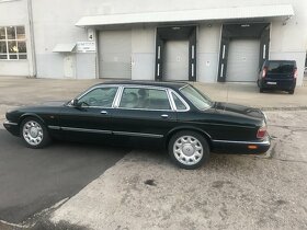 Predám Jaguar Daimler Super V8 long - 3