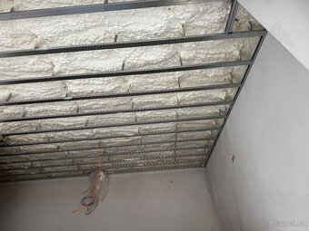 PUR pěna - pěnová izolace - 3