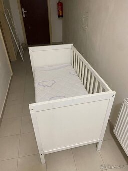 Dětská postýlka, délka 115 cm, šířka 60 cm, s matrací. - 3