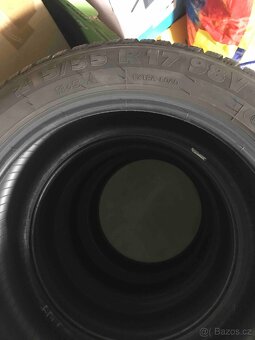 Pneu R17 215/55 98V - 3