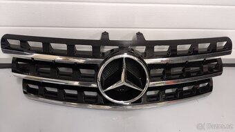 Přední mřížky (masky) na Mercedes-Benz ML - w164, Facelift - 3