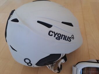 Bílá helma Cygnus vel S. 55 - 56 cm včetně brýlí Blizzard - 3