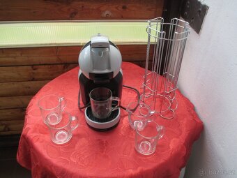 Kávovar Krupps KP Dolce Gusto+Stojan na kapsle+hrnečky - 3