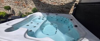 Celoroční vířivka venkovní pro 6 osob 213x213cm - 3