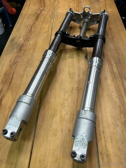 Predná origo vidlica kompletná na CBR 900 RR - 3