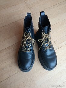 Černé kožené boty na platformě - 3