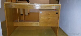 Postele,stůl,stěna - 3
