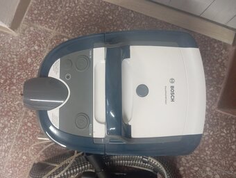 Víceúčelový vysavač Bosch BWD41720 tyrkysový - 3